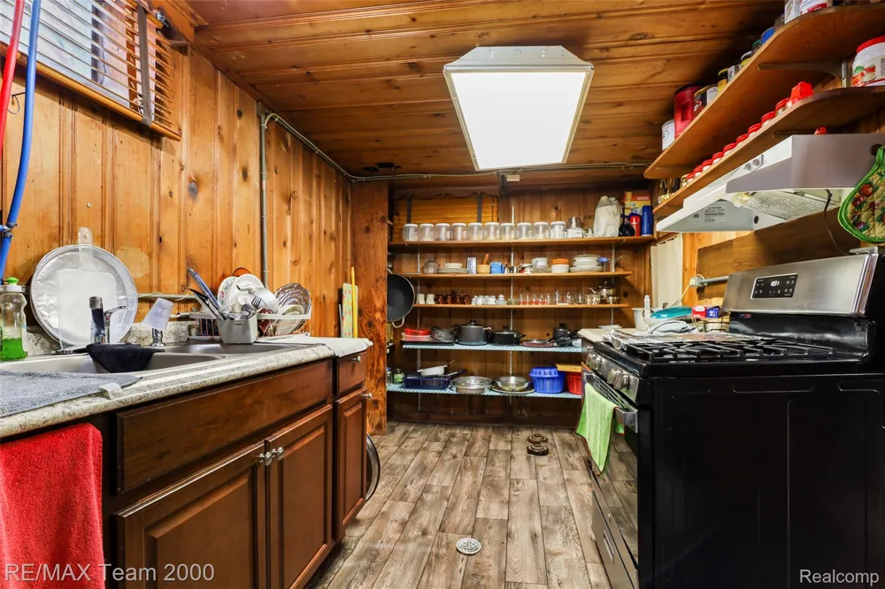 6847 Middlepointe Street Dearborn City, MI 48126