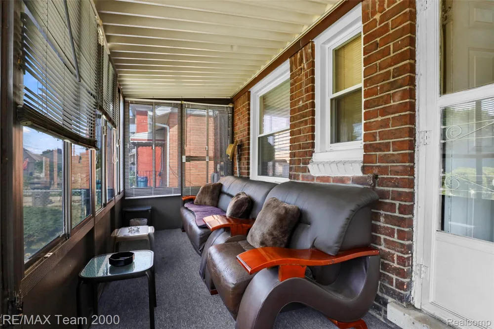 6847 Middlepointe Street Dearborn City, MI 48126