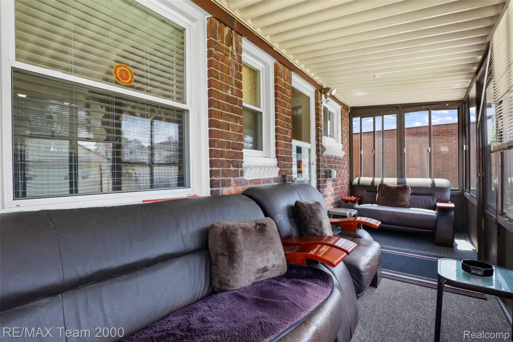 6847 Middlepointe Street Dearborn City, MI 48126