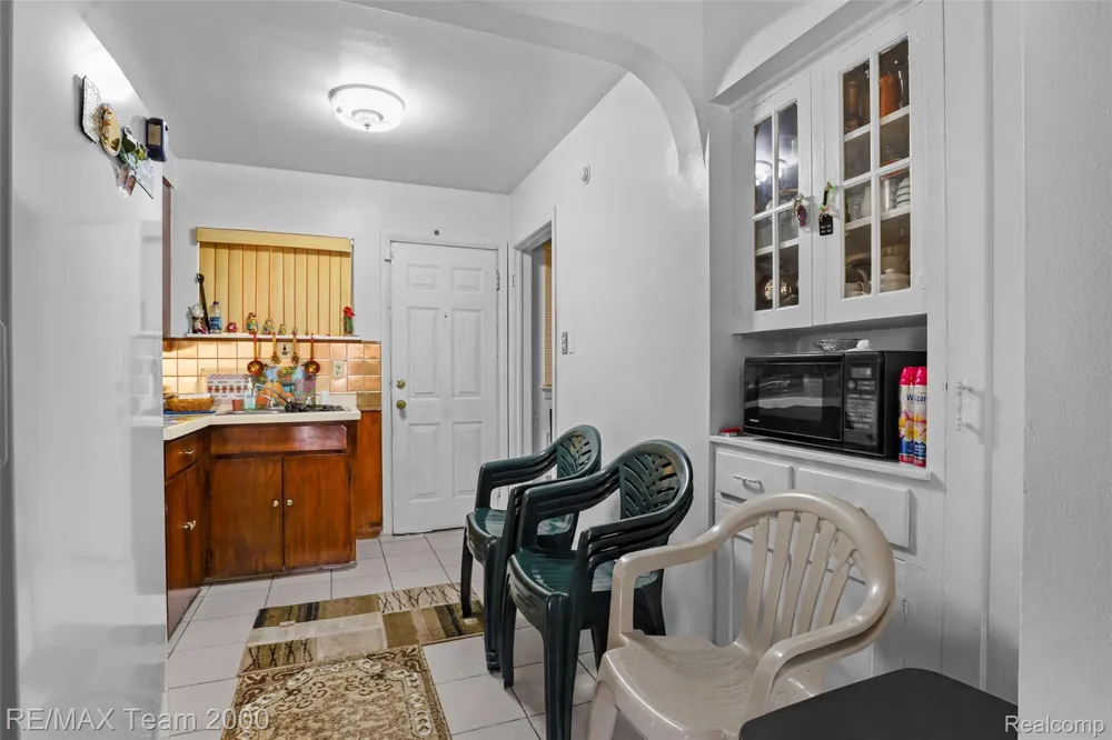 6847 Middlepointe Street Dearborn City, MI 48126