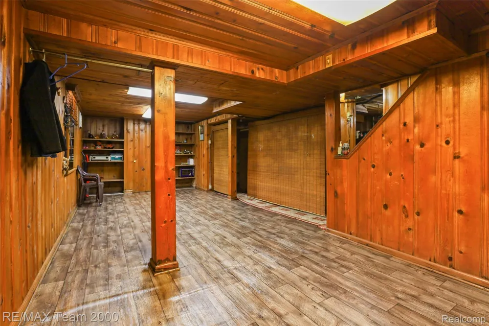 6847 Middlepointe Street Dearborn City, MI 48126