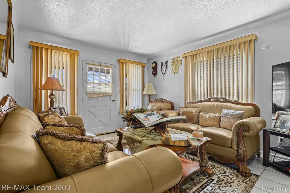 6847 Middlepointe Street Dearborn City, MI 48126