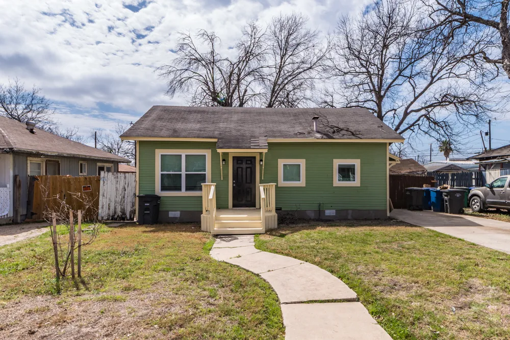 930 W Ridgewood Court San Antonio, TX 78201