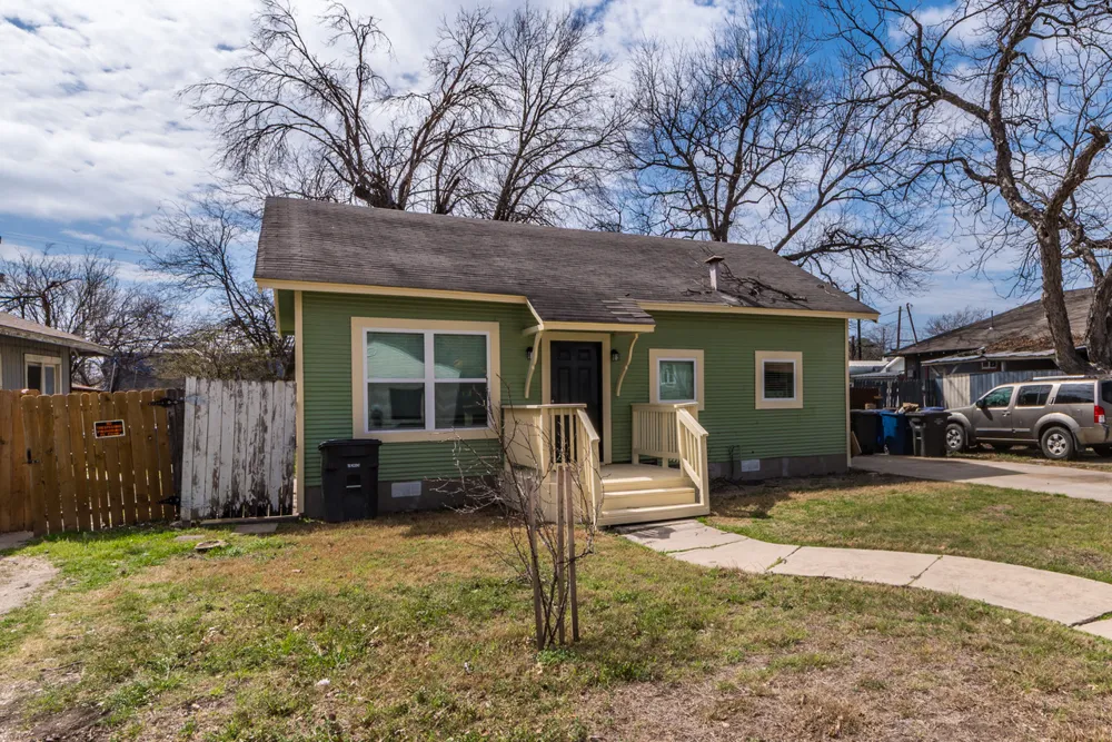 930 W Ridgewood Court San Antonio, TX 78201