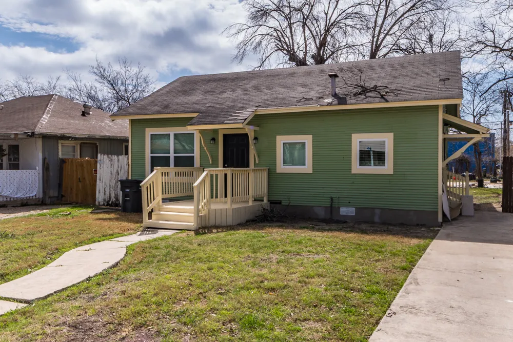 930 W Ridgewood Court San Antonio, TX 78201