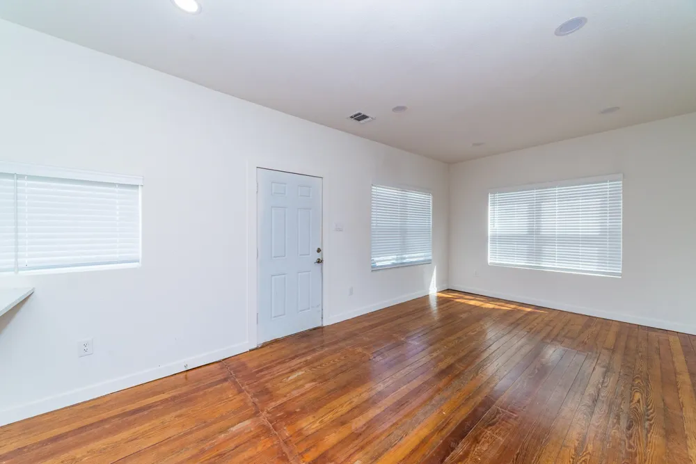 930 W Ridgewood Court San Antonio, TX 78201