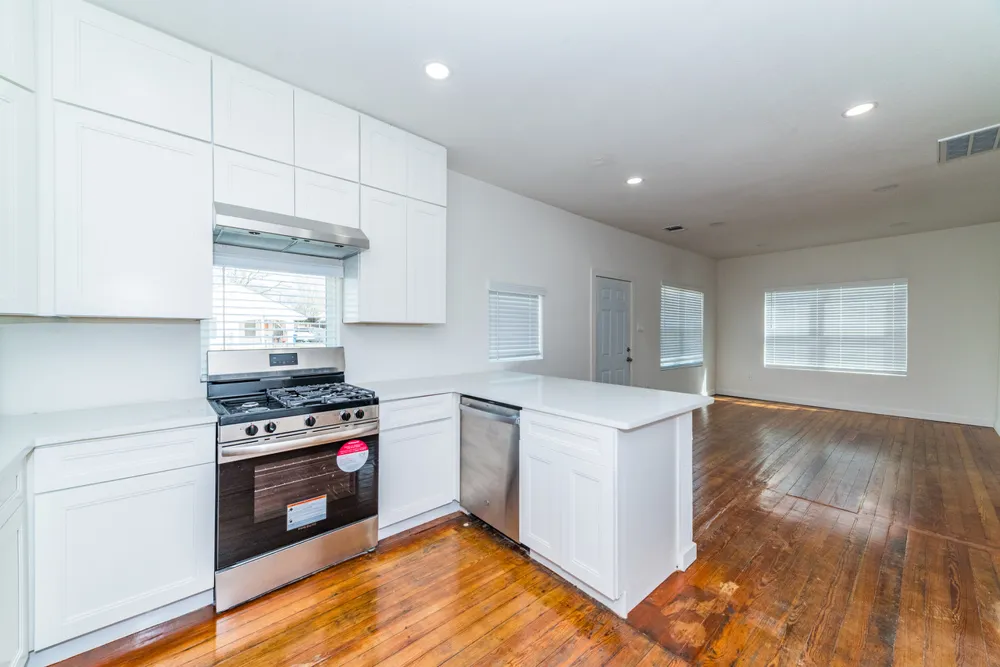 930 W Ridgewood Court San Antonio, TX 78201