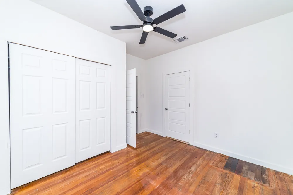 930 W Ridgewood Court San Antonio, TX 78201