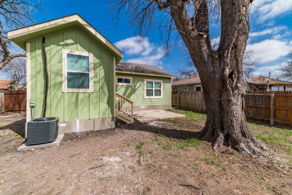 930 W Ridgewood Court San Antonio, TX 78201