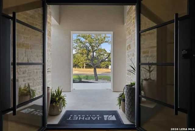 68 Ranch Heights Fair Oaks Ranch, TX 78015
