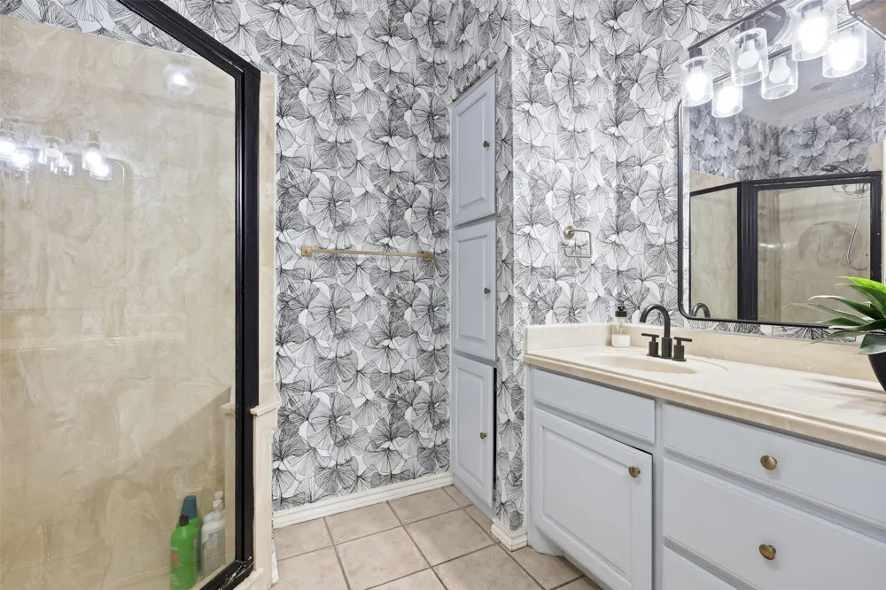 2116 Woodard ave Avenue Cleburne, TX 76033