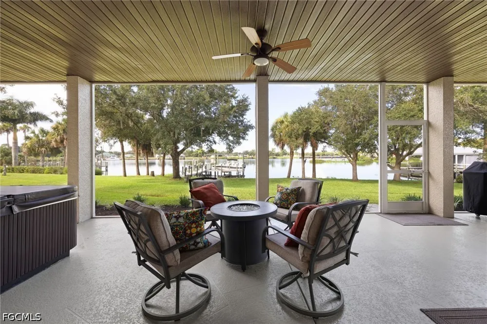 Oakview Circle Alva, FL 33920