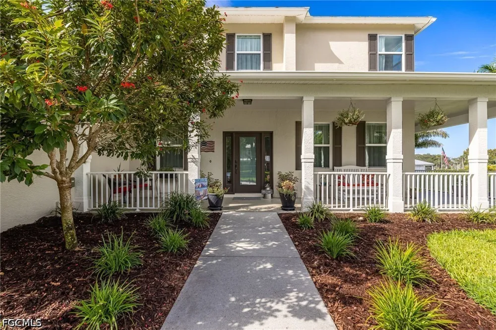 Oakview Circle Alva, FL 33920