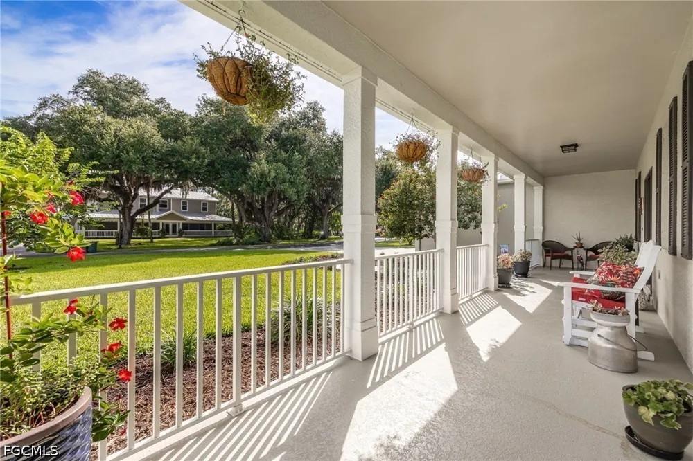 Oakview Circle Alva, FL 33920