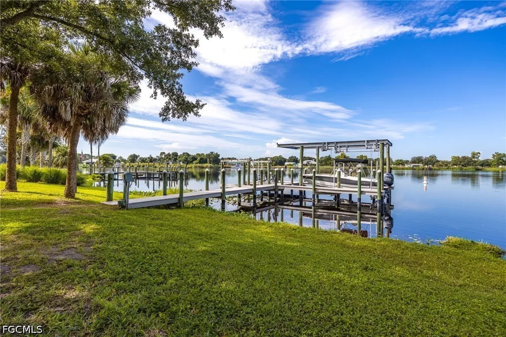 Oakview Circle Alva, FL 33920