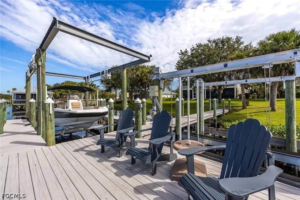 Oakview Circle Alva, FL 33920