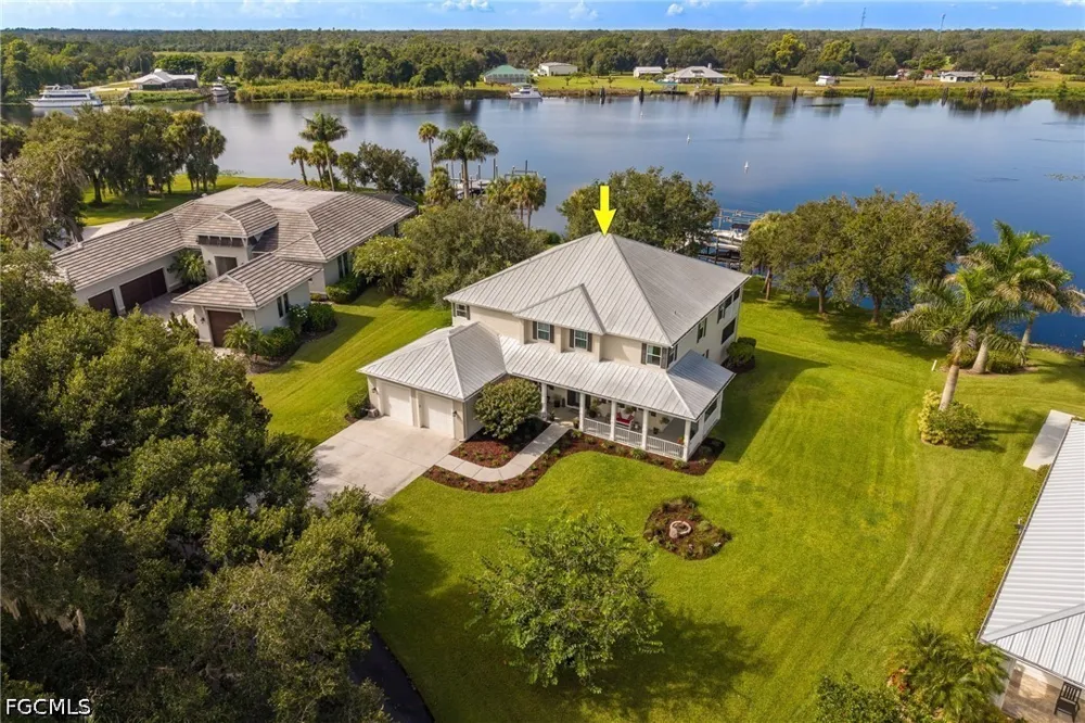 Oakview Circle Alva, FL 33920