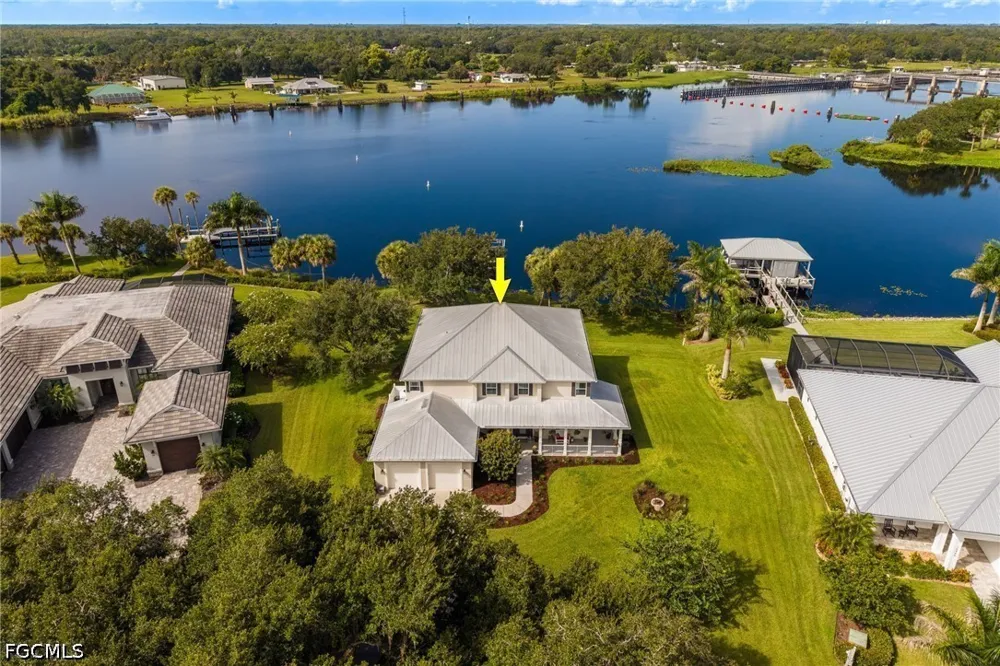 Oakview Circle Alva, FL 33920