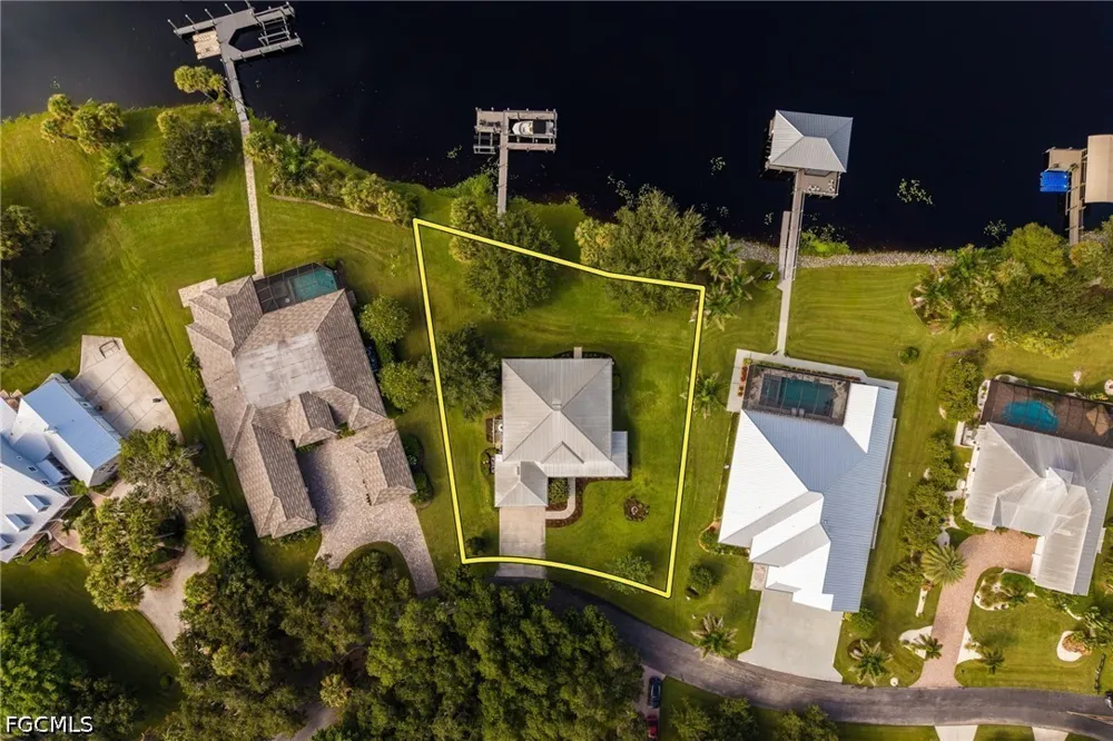 Oakview Circle Alva, FL 33920