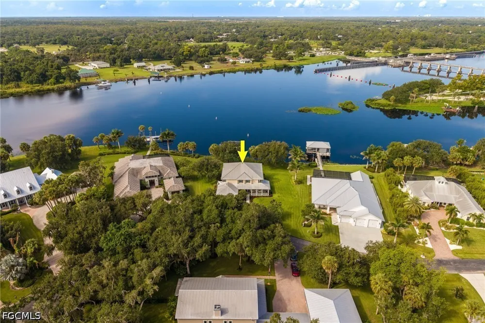 Oakview Circle Alva, FL 33920