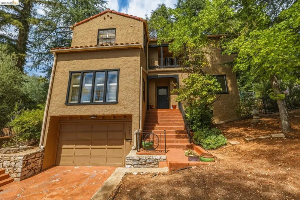 242 Hillcrest Dr Sonora, CA 95370