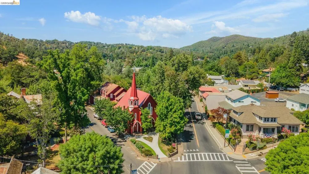242 Hillcrest Dr Sonora, CA 95370
