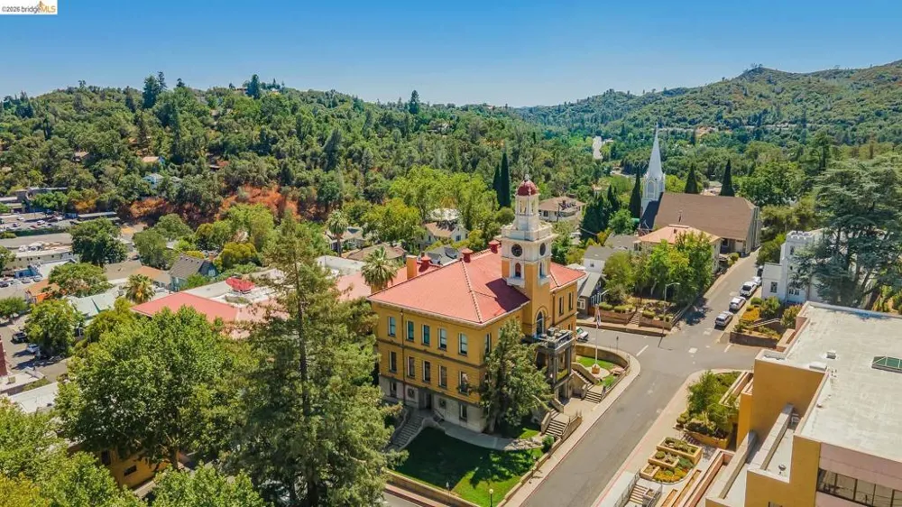 242 Hillcrest Dr Sonora, CA 95370