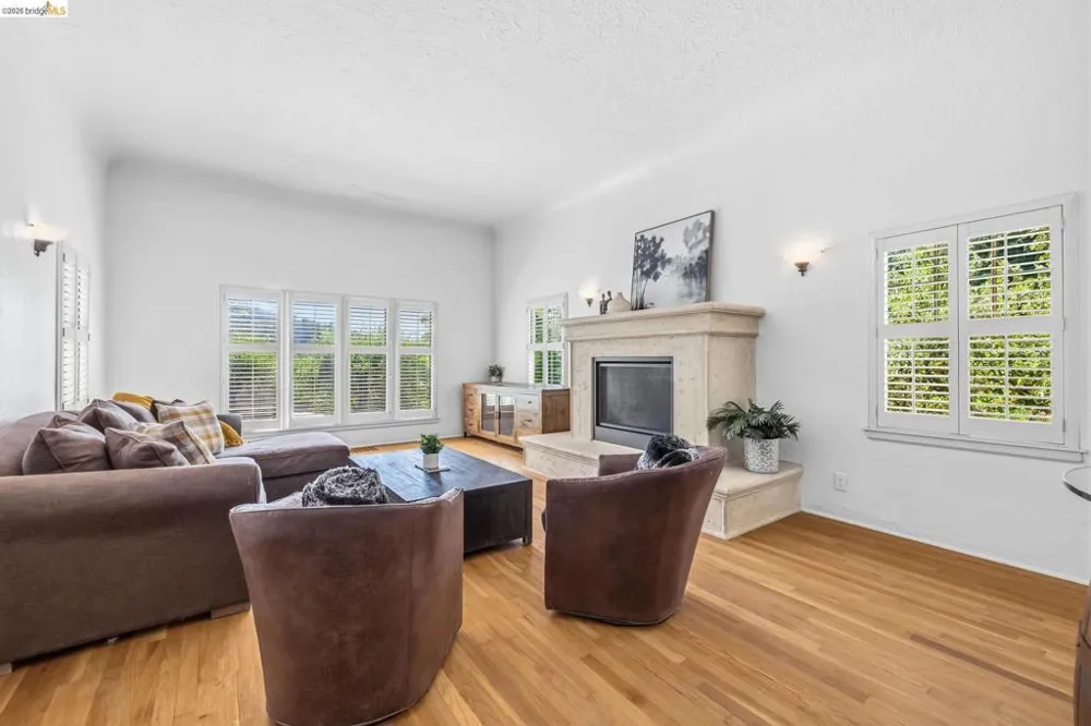 242 Hillcrest Dr Sonora, CA 95370