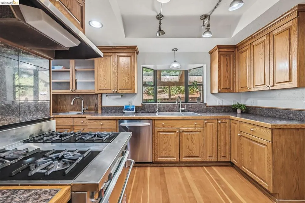 242 Hillcrest Dr Sonora, CA 95370