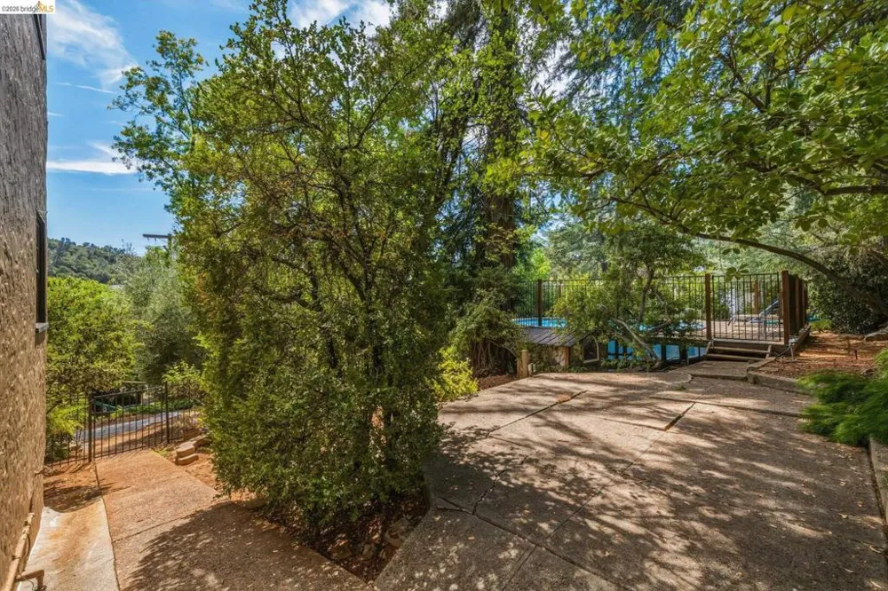 242 Hillcrest Dr Sonora, CA 95370