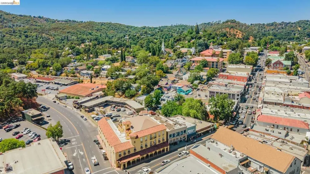 242 Hillcrest Dr Sonora, CA 95370