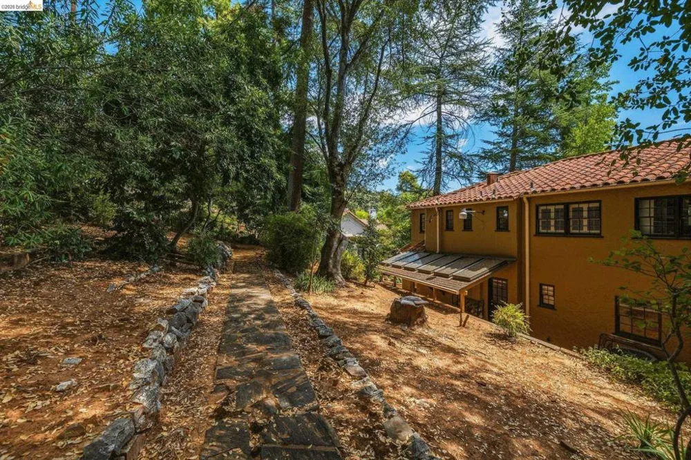 242 Hillcrest Dr Sonora, CA 95370