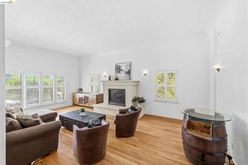 242 Hillcrest Dr Sonora, CA 95370