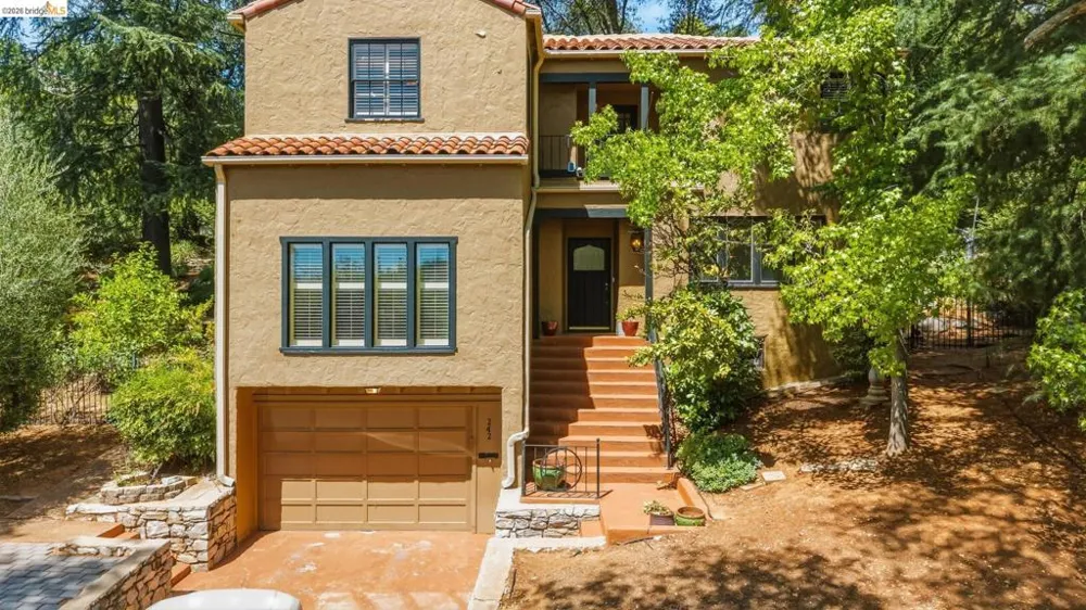 242 Hillcrest Dr Sonora, CA 95370