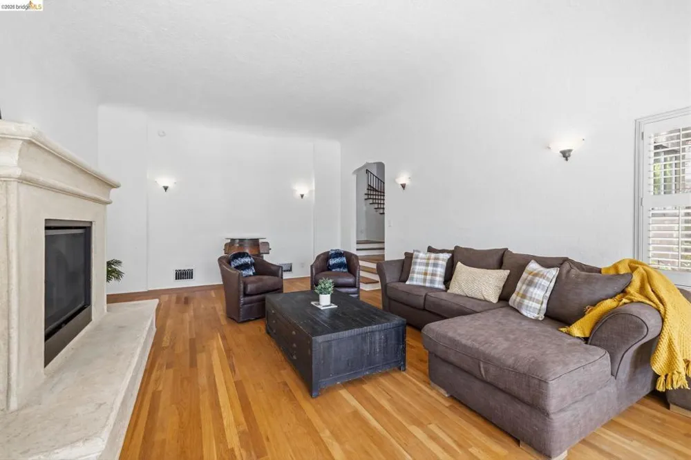 242 Hillcrest Dr Sonora, CA 95370