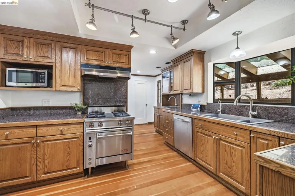 242 Hillcrest Dr Sonora, CA 95370