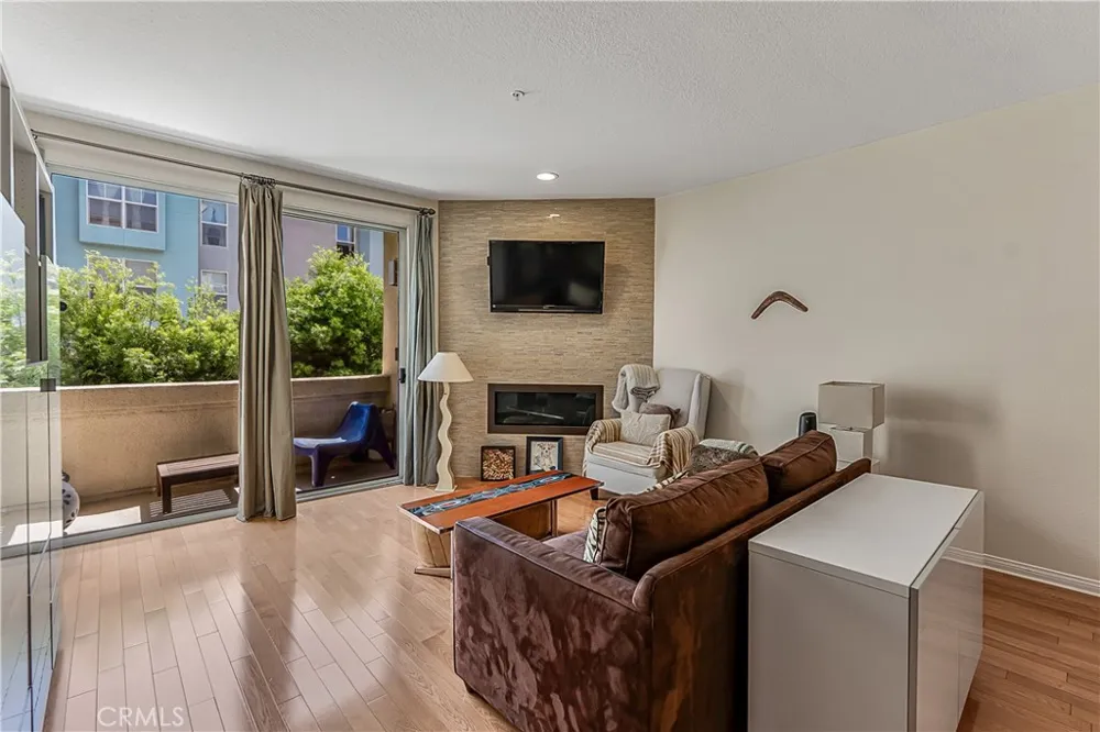 16940 Chatsworth Street #211 Granada Hills, CA 91344