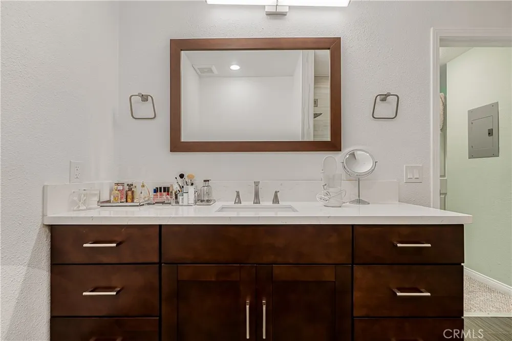 16940 Chatsworth Street #211 Granada Hills, CA 91344