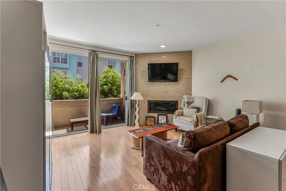 16940 Chatsworth Street #211 Granada Hills, CA 91344