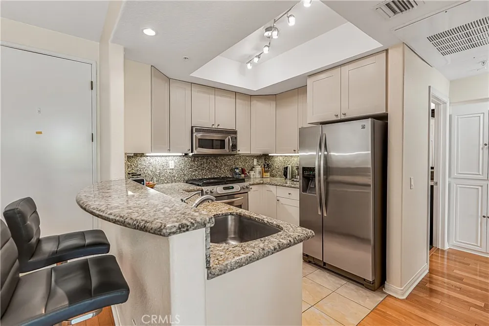16940 Chatsworth Street #211 Granada Hills, CA 91344
