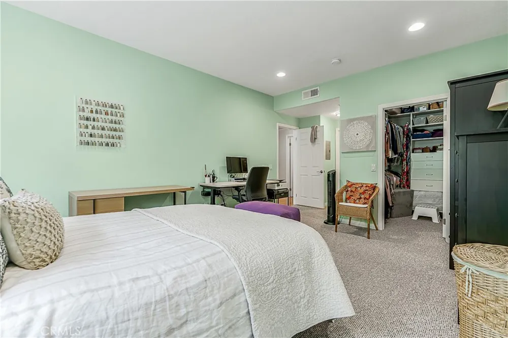 16940 Chatsworth Street #211 Granada Hills, CA 91344