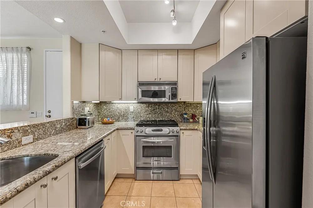 16940 Chatsworth Street #211 Granada Hills, CA 91344