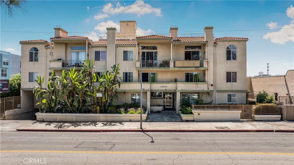 16940 Chatsworth Street #211 Granada Hills, CA 91344