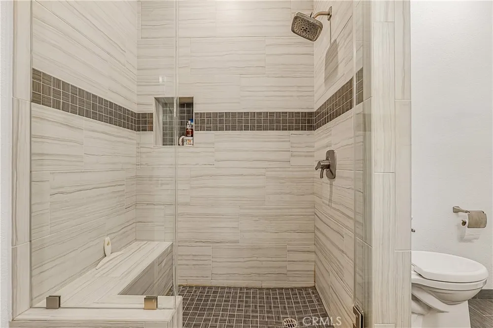 16940 Chatsworth Street #211 Granada Hills, CA 91344