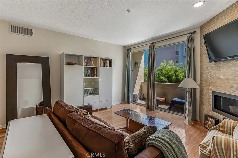 16940 Chatsworth Street #211 Granada Hills, CA 91344