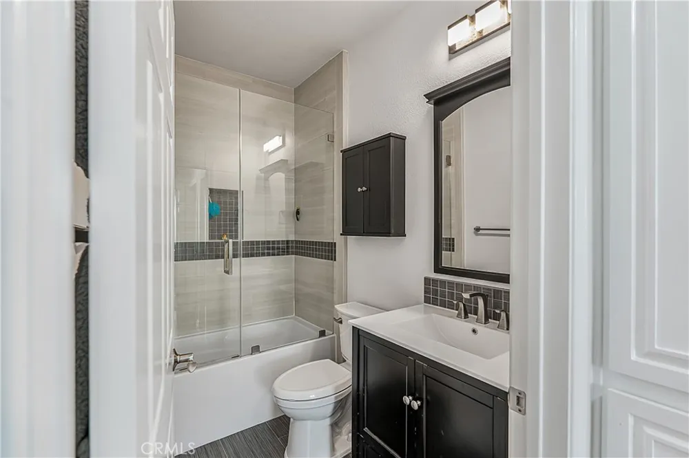 16940 Chatsworth Street #211 Granada Hills, CA 91344
