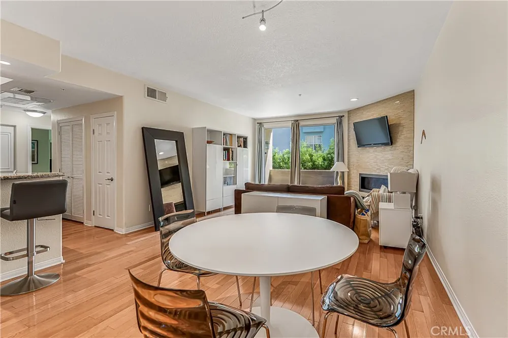 16940 Chatsworth Street #211 Granada Hills, CA 91344