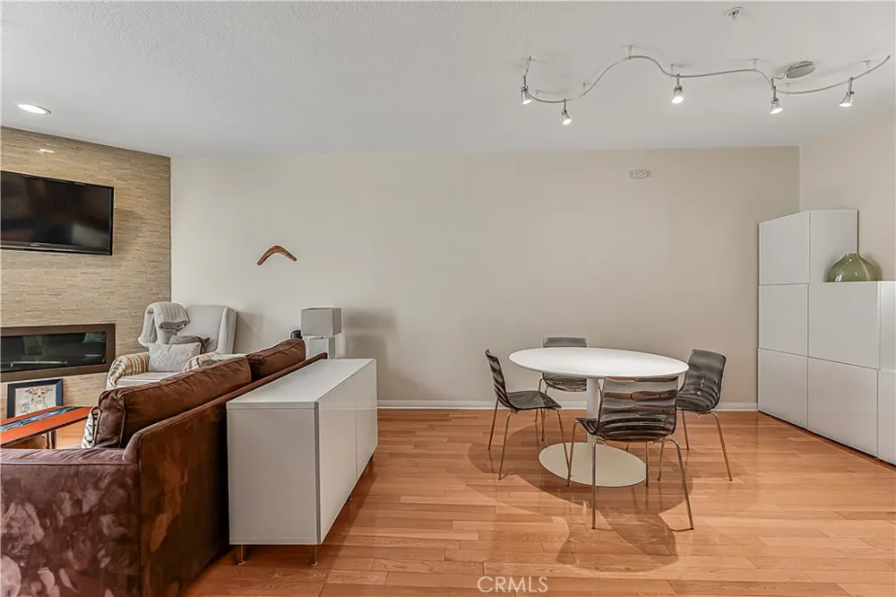 16940 Chatsworth Street #211 Granada Hills, CA 91344