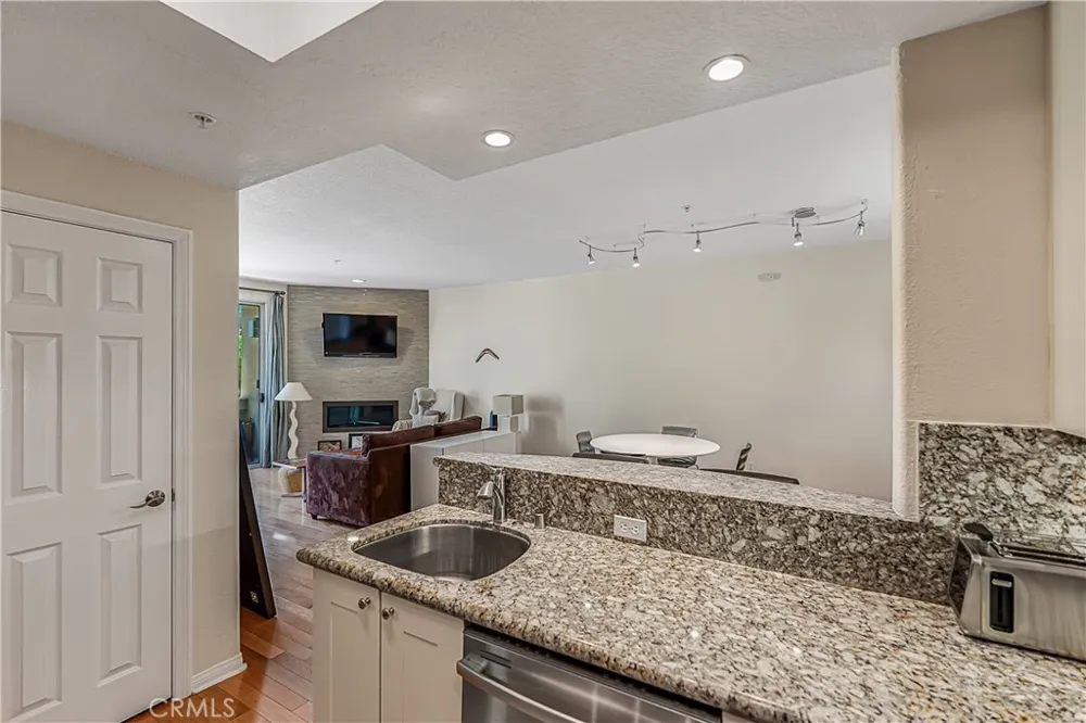 16940 Chatsworth Street #211 Granada Hills, CA 91344