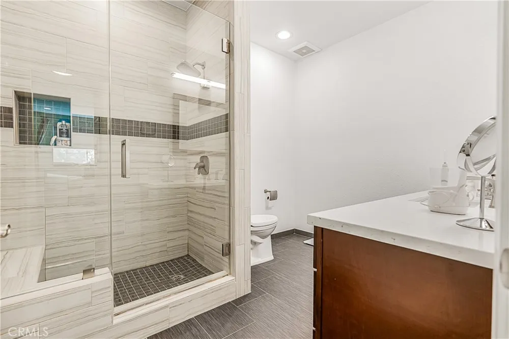 16940 Chatsworth Street #211 Granada Hills, CA 91344